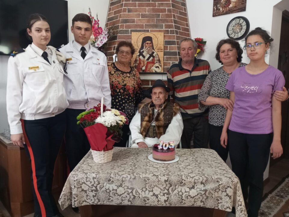Veteran de război din Botuș, Fundu Moldovei, sărbătorit la aniversarea a 103 ani