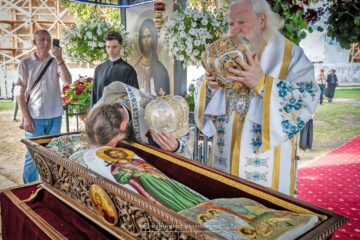 Liturghie arhierească la Mănăstirea „Sfântul Ioan cel Nou”, în „Duminica vindecării orbului din naștere”