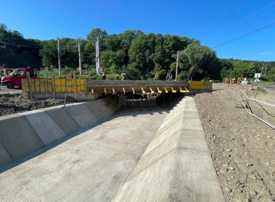 Podul de Mirăuți, de pe traseul rutei alternative, va fi dat în folosință la finalul lunii iulie