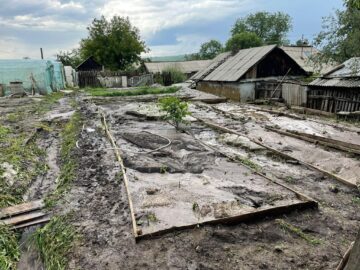 La Preutești a căzut gheață timp de jumătate de oră, gheață pe alocuri mai mare decât o nucă
