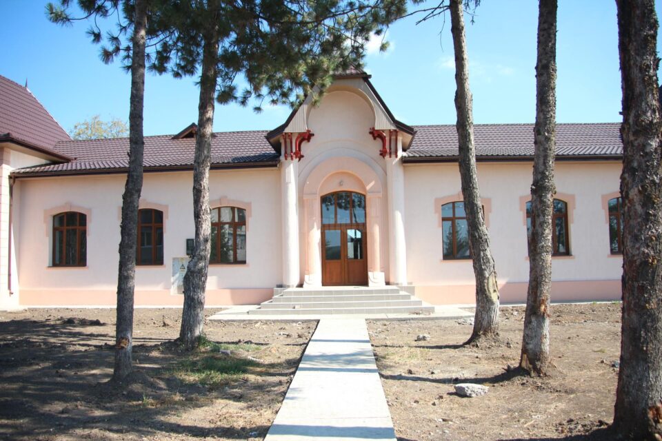 Școala din Zamostea