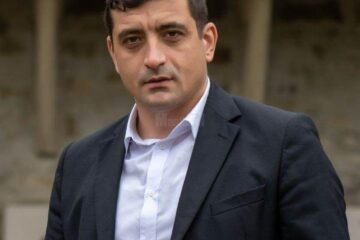 Liderul AUR a făcut invitație publică pentru botezul fiului, care va avea loc la Gura Humorului. Foto bursa.ro
