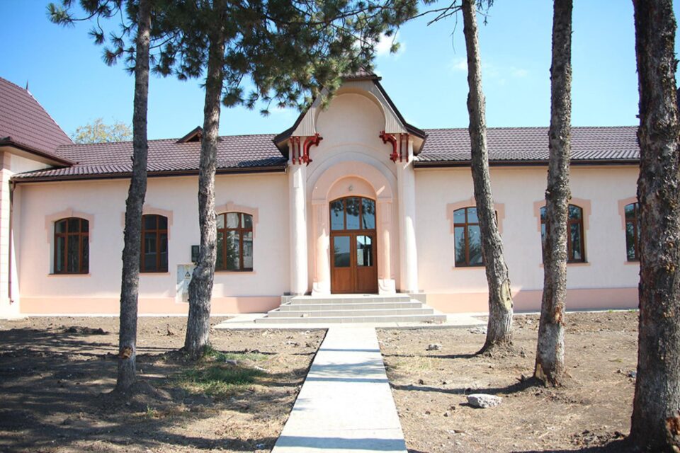 Școala din Zamostea