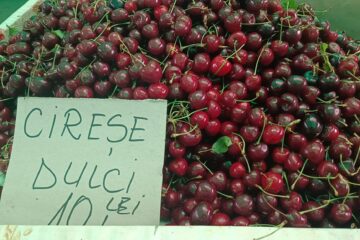 Preț cireșe din Piața Mare din Suceava