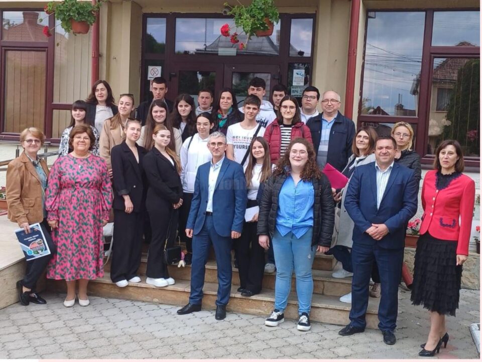 Elevi și organizatori, la Concursul „Spiru Haret”