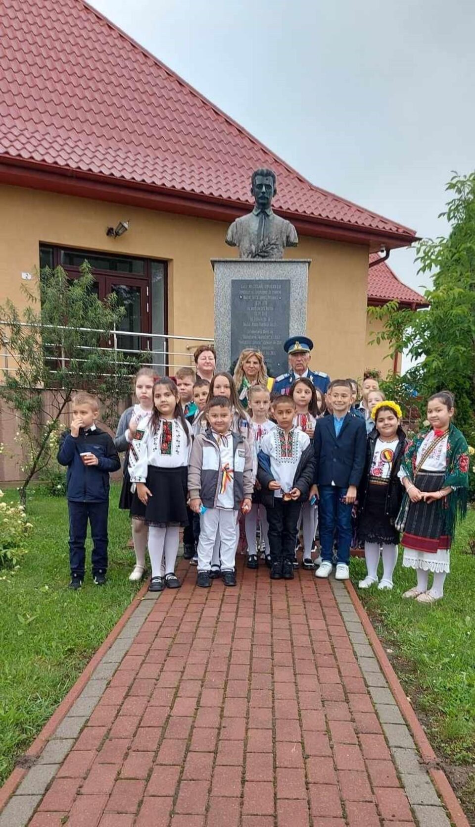 Sărbătorirea Zilei Eroilor Neamului, la Școala Gimnazială ”Nicolae Stoleru” Baia