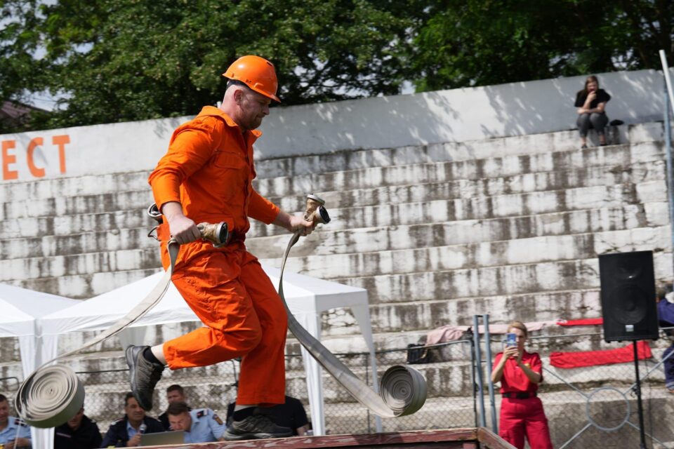 Pompierii din serviciile voluntare sau private au concurat pentru a stabili cine este cel mai bun