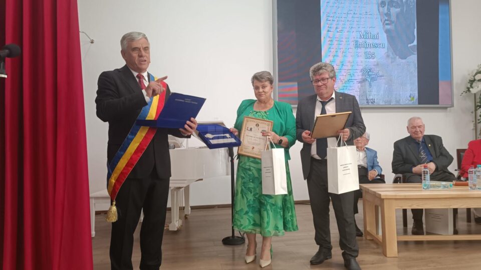Cheia comunei Dumbrăveni a fost oferită lui Mihai și Mikăi Chiriac