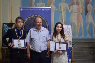 David Palaghianu și Alexandra Balabașciuc, alaturi de prof. Petru Craciun