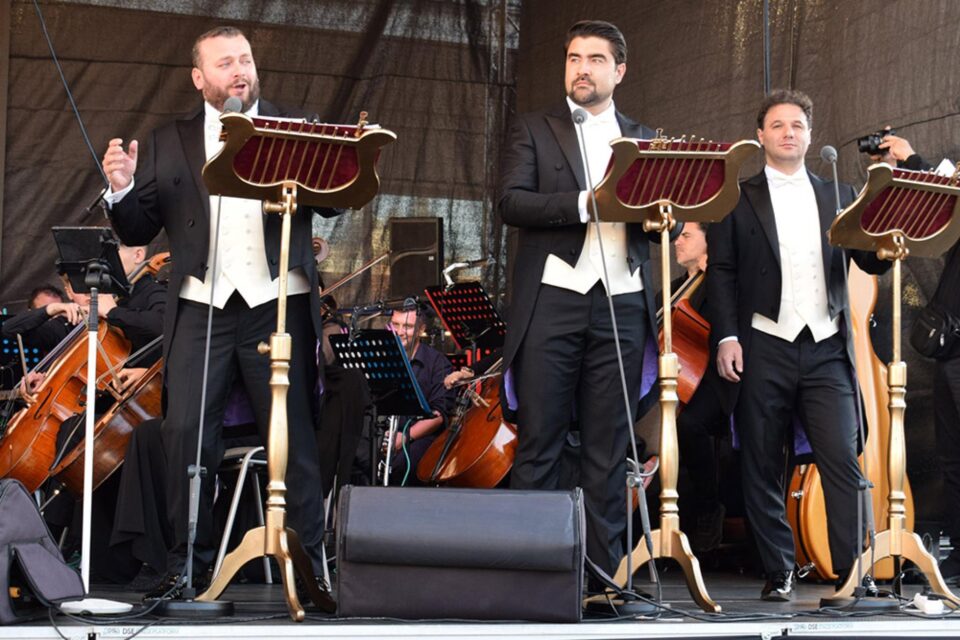 Spectacolul „Trei tenori ieșeni – Andrei Apreotesei, Andrei Fermeșanu și Florin Guzgă”