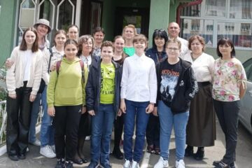 Concursul ”George Emil Palade” (Alexia Ioana Galeș este în primul rând, în cămașă albă)
