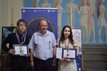 David Palaghianu și Alexandra Balabașciuc, alături de prof. Petru Crăciun