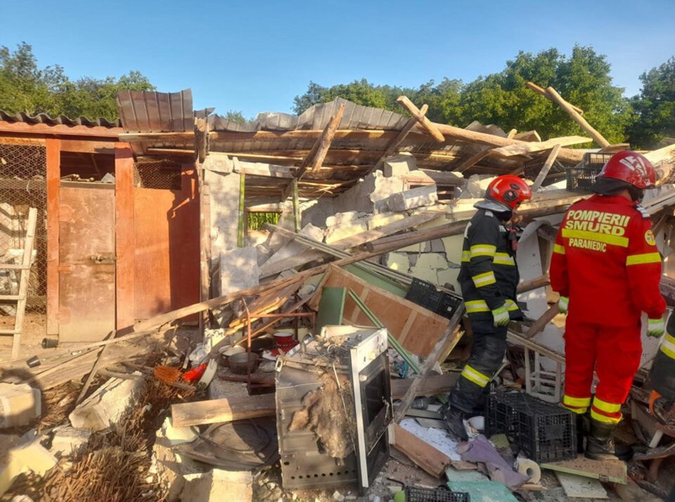 Explozie puternică într-o gospodărie din Liteni