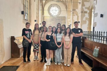 Elevi pasionați de artele vizuale, de la Colegiul „Alexandru cel Bun”, în excursie de documentare în „Transilvania medievală”