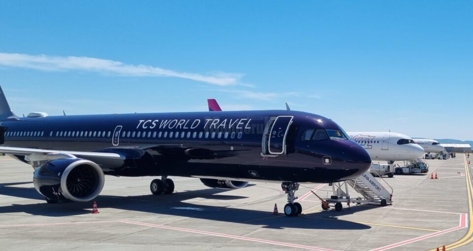 Aeronava neagră a TCS World Travel a aterizat miercuri pe Aeroportul Suceava cu 50 de turiști care participă la ciruitul internațional de lux „Regate si culturi”