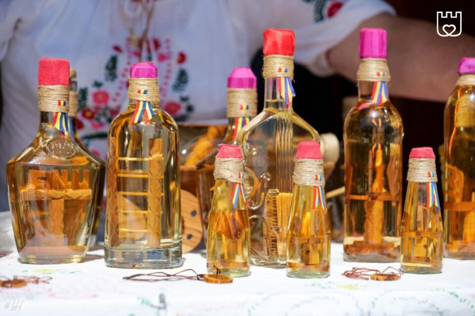 Centrul municipiului Suceava găzduiește tradiționalul eveniment „Târgul de Sânziene”, în perioada 21 -24 iunie