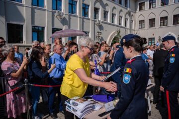 574 de elevi militari, aplaudați pentru rezultatele din acest an școlar, pe platoul colegiului din Câmpulung