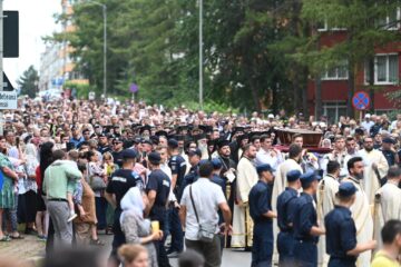 Procesiune impresionată cu mii de credincioși pe străzile Sucevei în urma raclei cu moaștele Sf. Ioan cel Nou