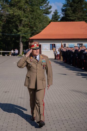 574 de elevi militari, aplaudați pentru rezultatele din acest an școlar, pe platoul colegiului din Câmpulung