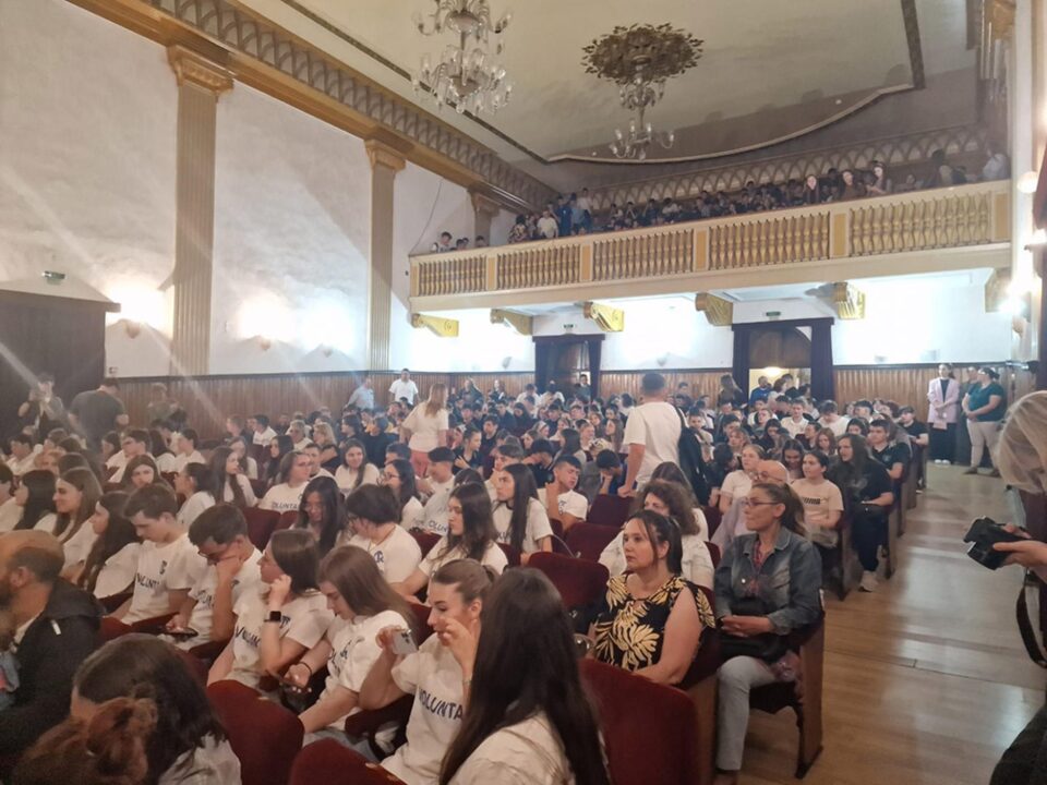 Al doilea număr al revistei „Treptele devenirii”, un jurnal al voluntarilor Colegiului Tehnic Rădăuți, a fost scos de sub tipar