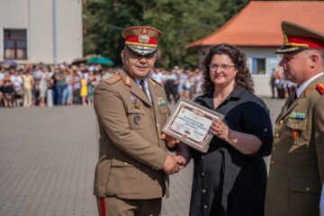 574 de elevi militari, aplaudați pentru rezultatele din acest an școlar, pe platoul colegiului din Câmpulung