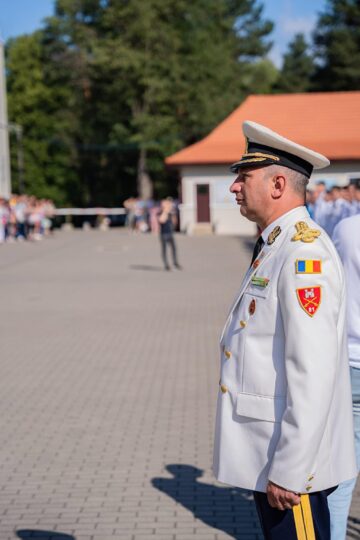 574 de elevi militari, aplaudați pentru rezultatele din acest an școlar, pe platoul colegiului din Câmpulung
