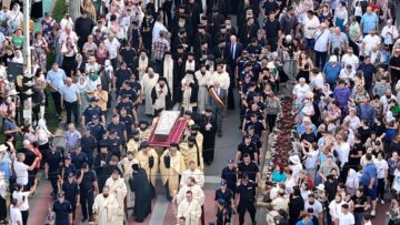 Procesiune impresionată cu mii de credincioși pe străzile Sucevei în urma raclei cu moaștele Sf. Ioan cel Nou