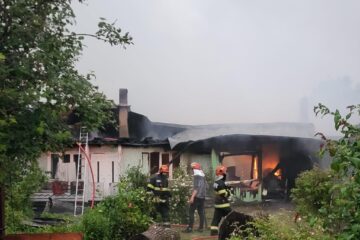 Incendiu foarte puternic, înainte de zorii dimineții de duminică, 23 iunie