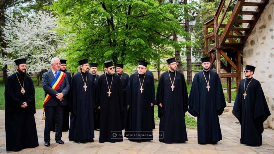 Terenul solicitat pentru Ansamblul Arhiepiscopal se află în zona Cetății de Scaun a Sucevei, a Seminarului Teologic Liceal Ortodox “Mitropolit Dosoftei” și a Școlii ”Sfântul Ioan de la Suceava” Terenul solicitat pentru Ansamblul Arhiepiscopal se află în zona Cetății de Scaun a Sucevei, a Seminarului Teologic Liceal Ortodox “Mitropolit Dosoftei” și a Școlii ”Sfântul Ioan de la Suceava”