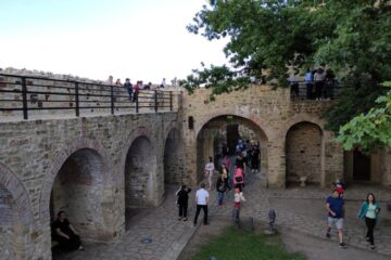 Cetatea de Scaun a Sucevei și Muzeul Satului Bucovinean pot fi vizitate în cursul zilei de astăzi