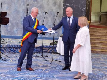 Personalități din multiple domenii de activitate, premiate la „Seara valorilor bucovinene”, a III-a ediție