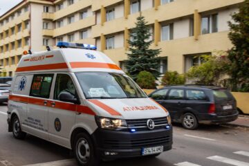 Ambulanțierii au răspuns prompt primului apel, cel fals, pentru ca în final să constate că totul a fost o glumă prostească
