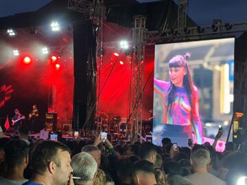 Peste 10.000 de oameni prezenți în centrul Sucevei, la concertul Irina Rimes