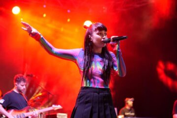 Peste 10.000 de oameni prezenți în centrul Sucevei, la concertul Irina Rimes