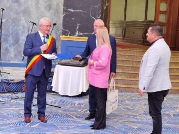 Personalități din multiple domenii de activitate, premiate la „Seara valorilor bucovinene”, a III-a ediție