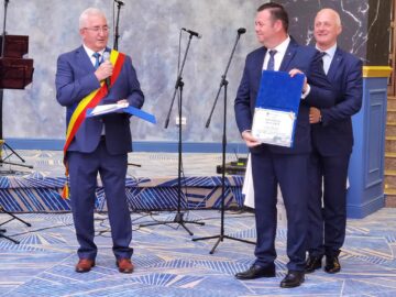 Personalități din multiple domenii de activitate, premiate la „Seara valorilor bucovinene”, a III-a ediție