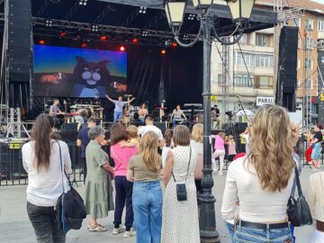 Teatru pe esplanadă, în Centru, la Zilele Sucevei