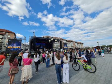 Teatru pe esplanadă, în Centru, la Zilele Sucevei