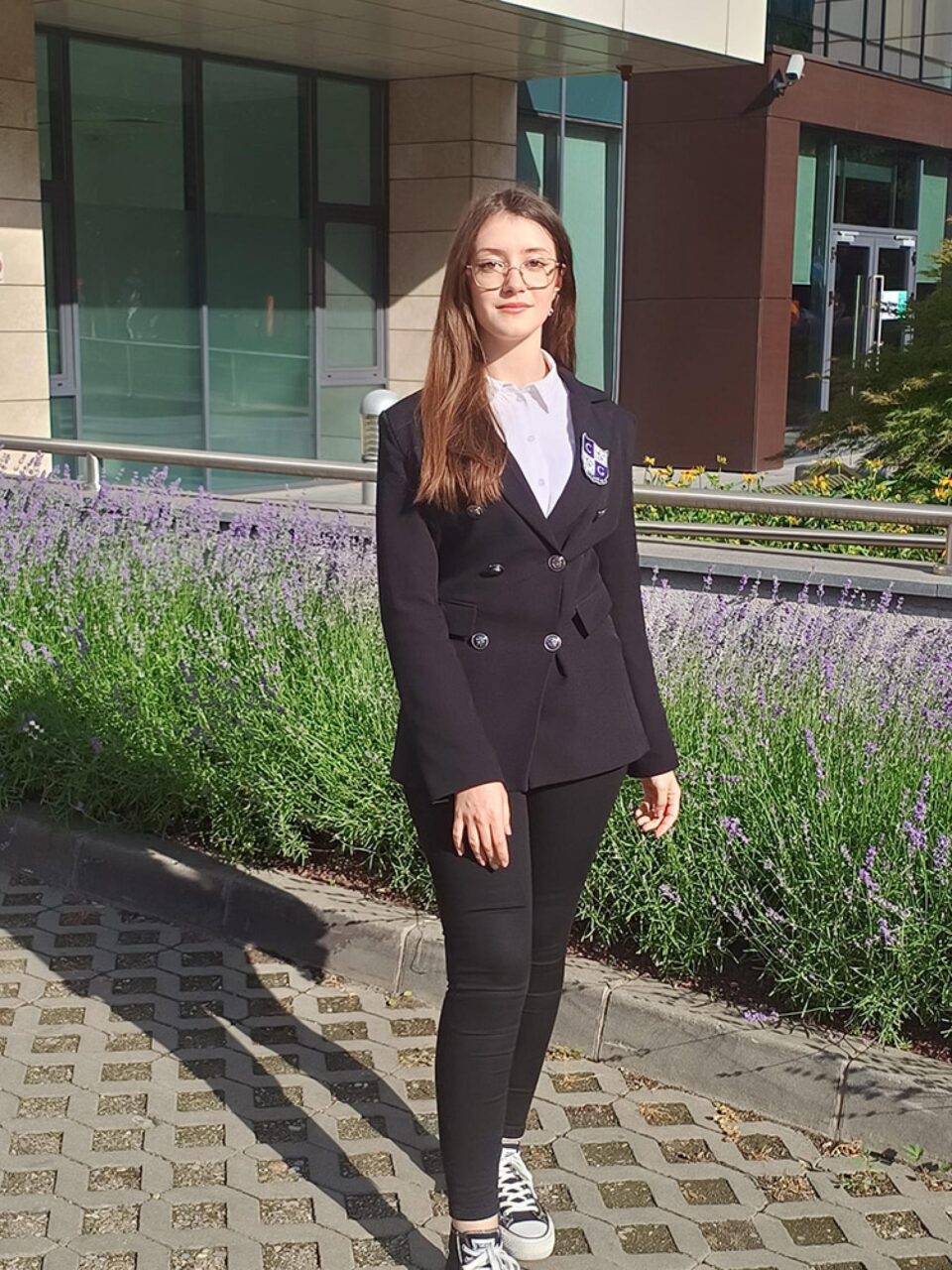 Simina Brăneanu a obținut locul al doilea, secțiunea afiș, liceu, captând atenția juriului cu lucrarea sa intitulată „Justiția”