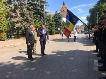 Ziua Drapelului a fost sărbătorită la Suceava printr-un ceremonial militar și religios
