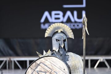 În așteptarea marelui Semmy Schilt, pe esplanada Casei de Cultură a avut loc cântarul oficial al galei Colosseum Tournament