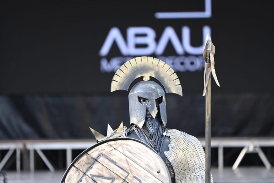 În așteptarea marelui Semmy Schilt, pe esplanada Casei de Cultură a avut loc cântarul oficial al galei Colosseum Tournament