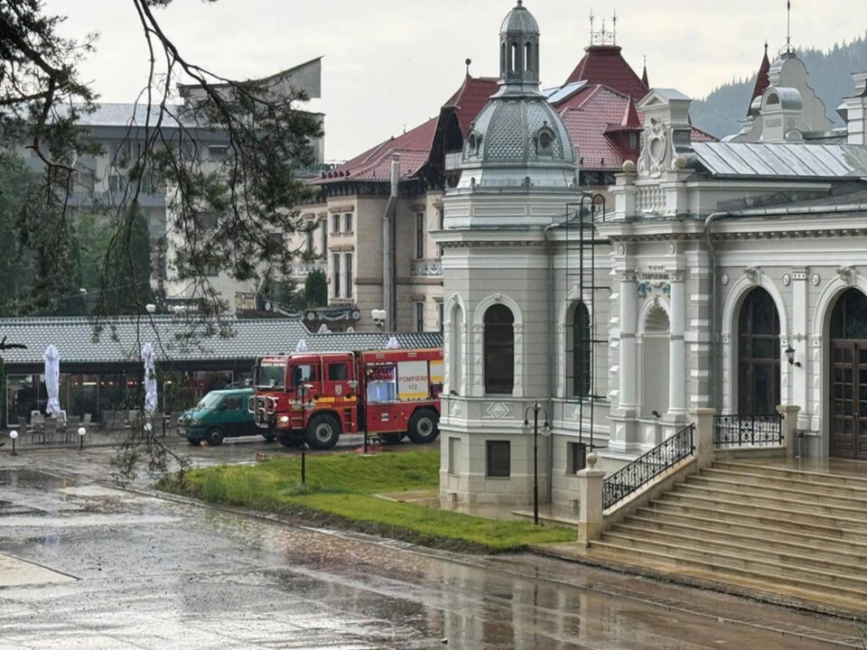 Cazinoul din Vatra Dornei, dar și spitalul, afectate de ploile puternice de joi