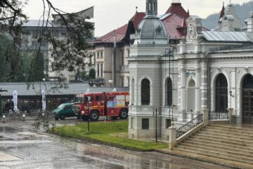 Cazinoul din Vatra Dornei, dar și spitalul, afectate de ploile puternice de joi