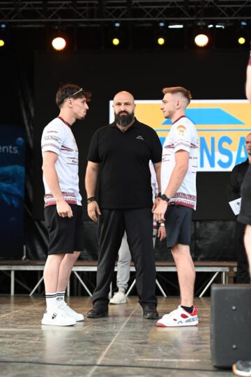 În așteptarea marelui Semmy Schilt, pe esplanada Casei de Cultură a avut loc cântarul oficial al galei Colosseum Tournament