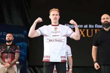 În așteptarea marelui Semmy Schilt, pe esplanada Casei de Cultură a avut loc cântarul oficial al galei Colosseum Tournament