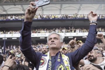 Jose Mourinho a fost prezentat oficial ca noul antrenor al celor de la Fenerbahce