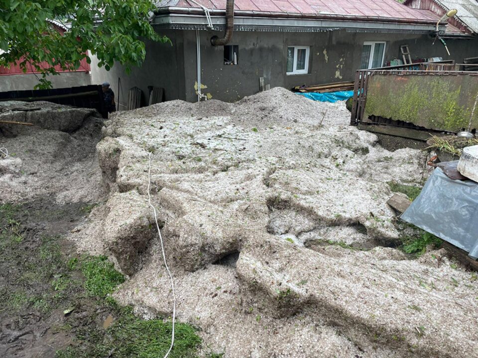 Comuna cea mai afectată de grindină este Preutești