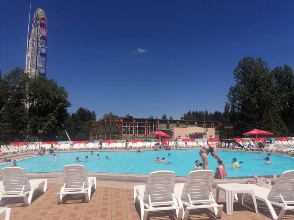 Singura roată panoramică din județul Suceava se deschide, astăzi, în parcul Ariniș din Gura Humorului