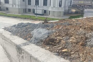 Șantierul abandonat din spatele Cazinoului din Vatra Dornei, pericol public alarmant